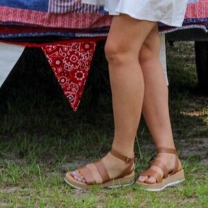 Double strapped giannetti tan platforms